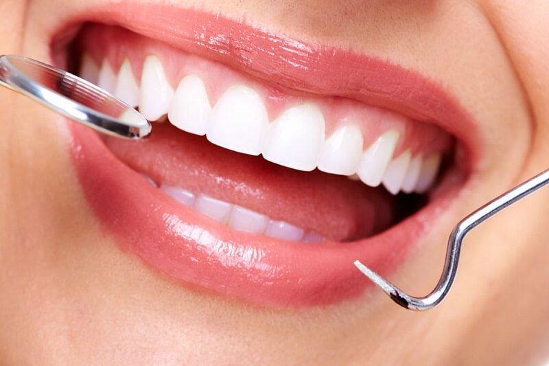 Bọc răng sứ nguyên hàm và những vấn đề liên qua đến sức khỏe