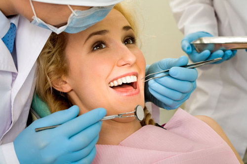 Chăm sóc răng miệng đúng cách bằng việc thăm khám răng định kì