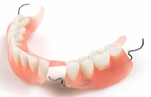Nha Khoa Ngọc Trai | Chăm sóc và vệ sinh răng giả tháo lắp đúng cách