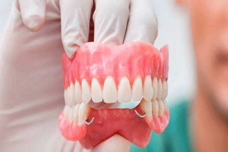 Nha khoa Ngọc Trai | Đâu là giải pháp cho người bị mất răng cửa?